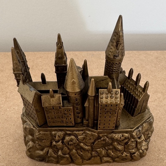 Hallmark Hogwarts Perpetual Calendar - Picture 6 of 6